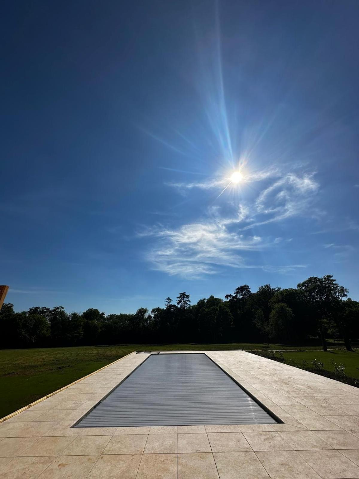 Отель Domaine De L'Ecorcerie Fontaine-le-Comte Экстерьер фото