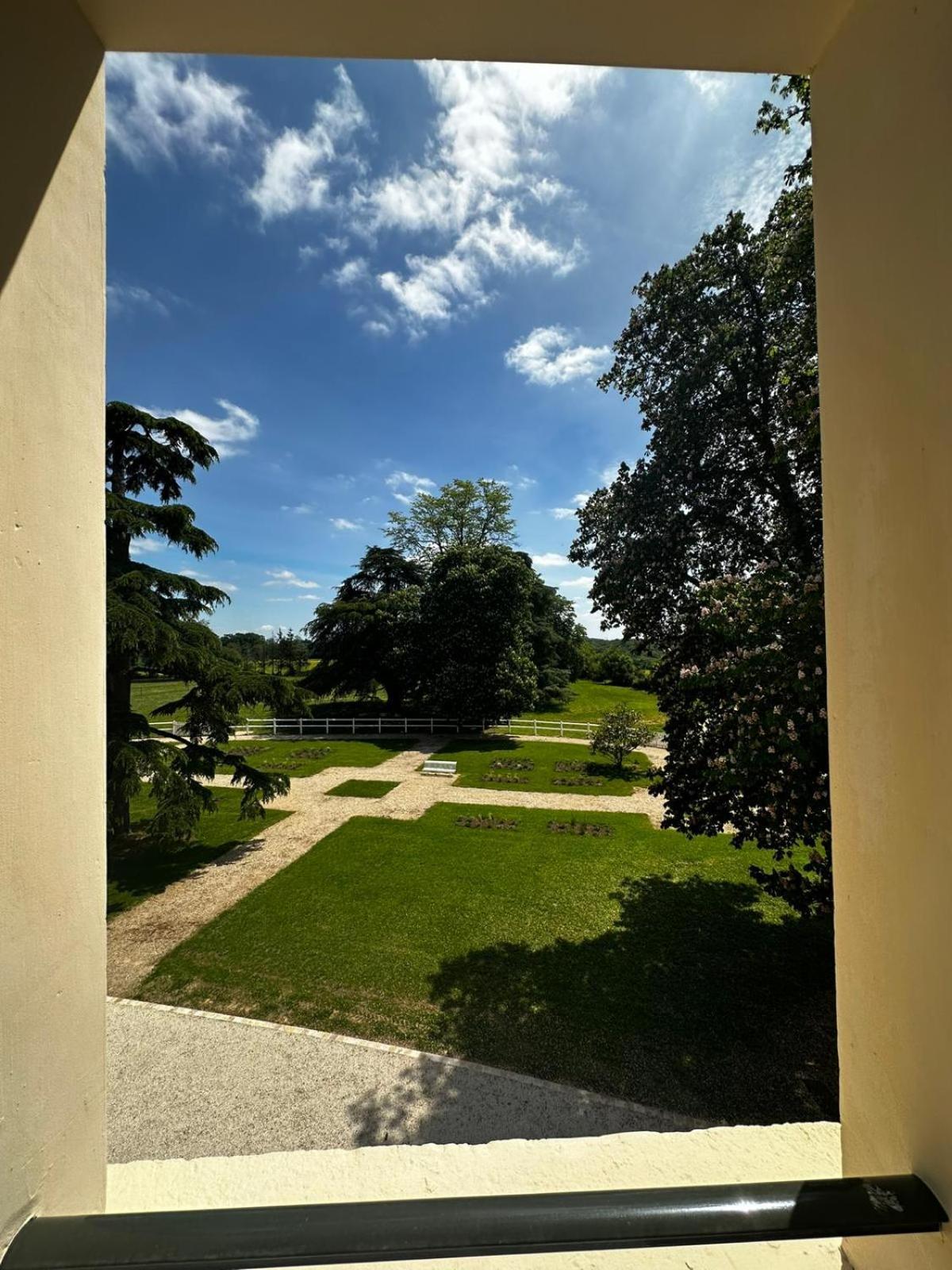 Отель Domaine De L'Ecorcerie Fontaine-le-Comte Экстерьер фото