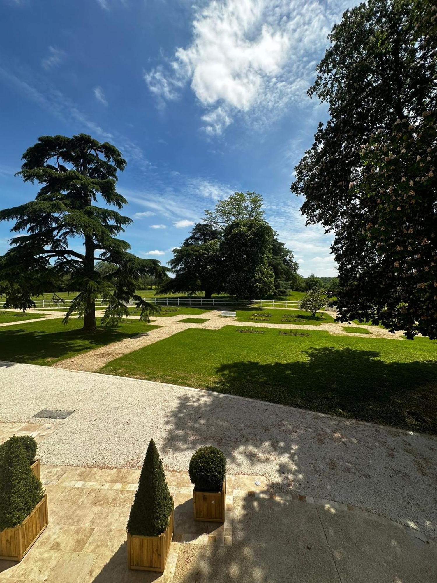 Отель Domaine De L'Ecorcerie Fontaine-le-Comte Экстерьер фото