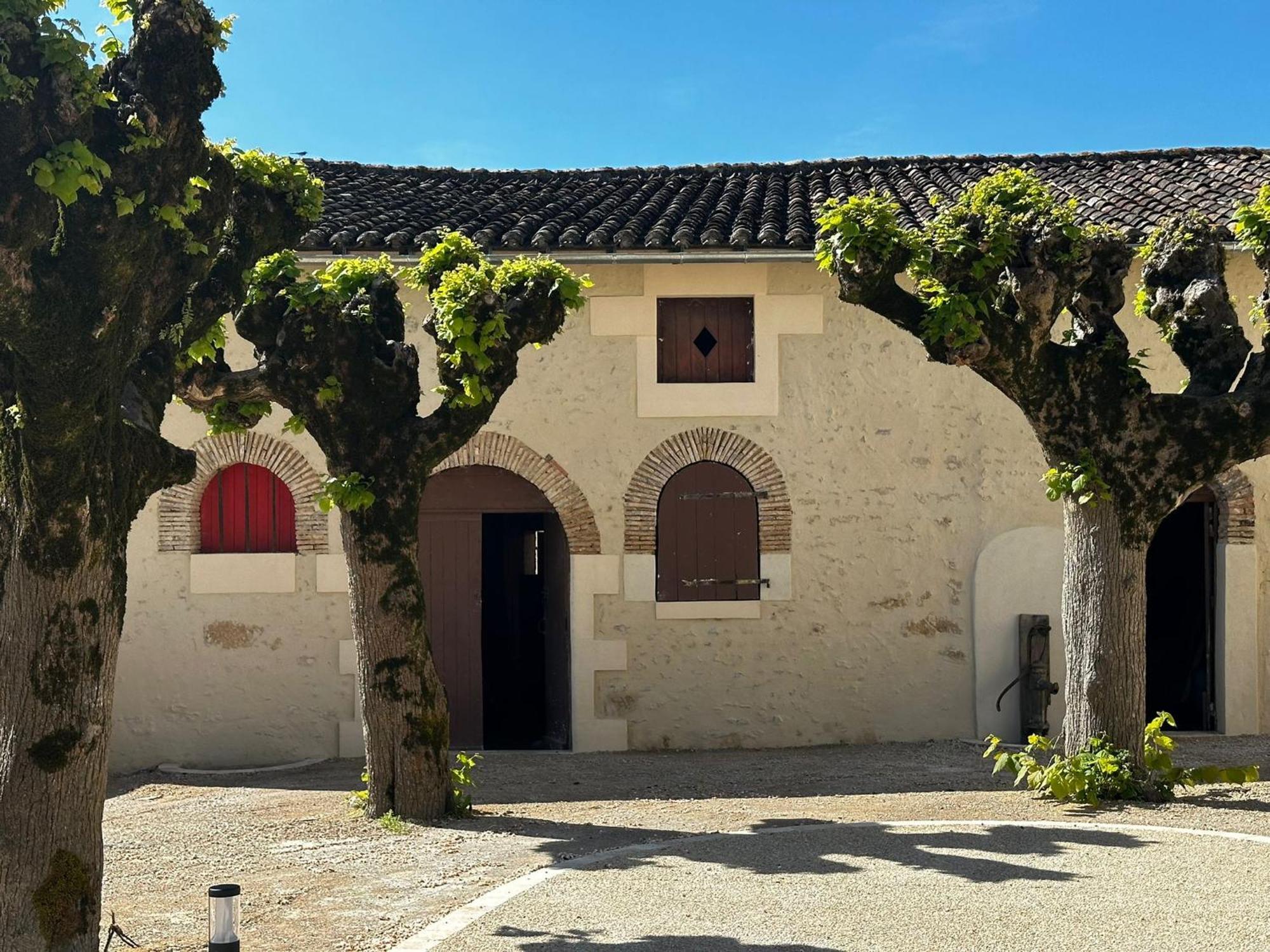 Отель Domaine De L'Ecorcerie Fontaine-le-Comte Экстерьер фото